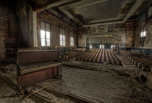 odditiesoflife:  Amazing Abandoned Places adult photos