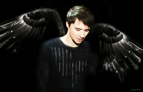 frickphil:i’m an angel with a shotgun… and i’m gonna hide, hide, hide my wings tonight wing src + + 