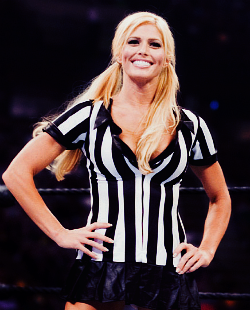 whothefuckiscolby: WWE Divas As Referees