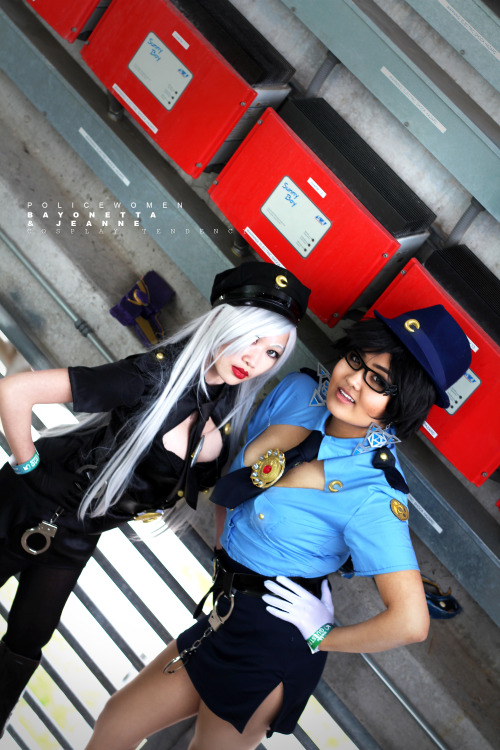 Policewomen Bayonetta &amp; Jeanne (@SXSW Gaming Expo)