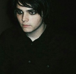 velvetmcr:Gerard is better at eyeliner than