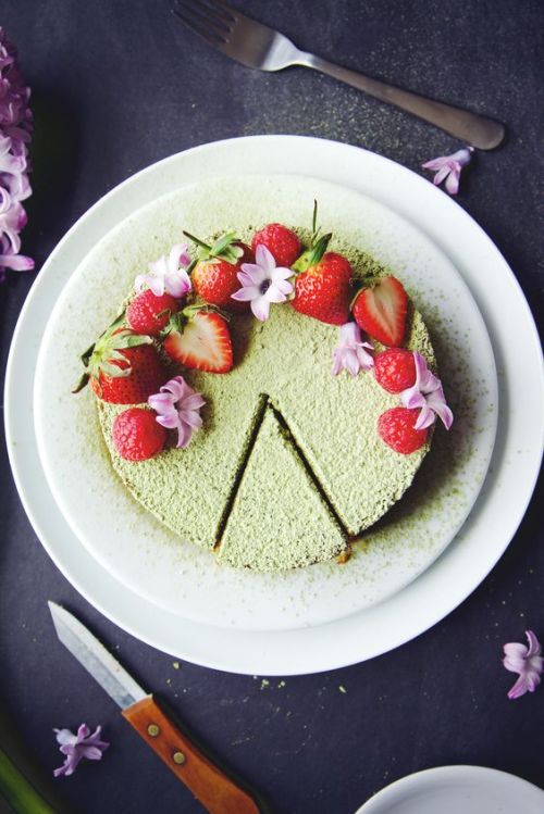 intensefoodcravings:Matcha Butter Cake | La Pêche Fraîche