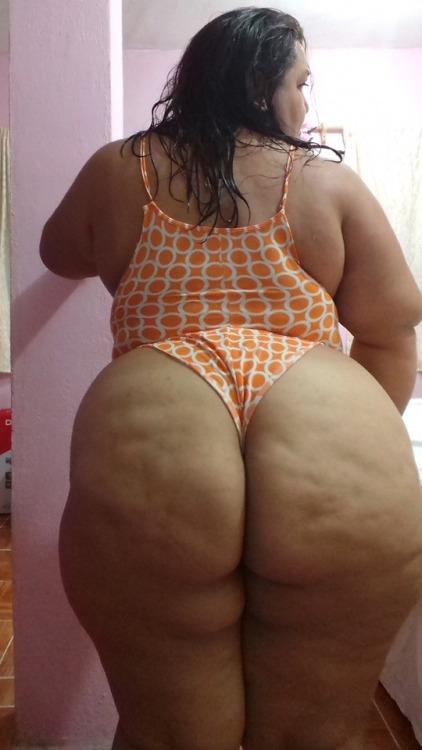 bbworship:  Fat Booty Mexican  😵😍