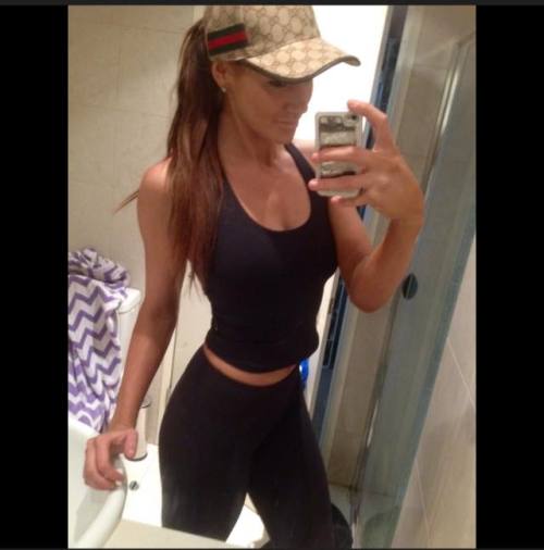 teens-wearing-yoga-pants:  Ready for a walk http://ift.tt/1QzXO99 