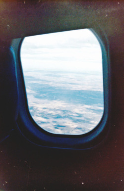 hushed-dreams:  I actually really love airplanes. It’s fun.