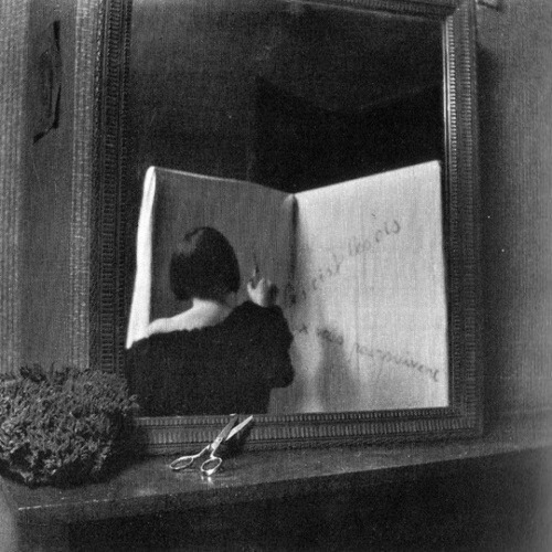 miroirbeaumiroir: Paul Nougé - Les oiseaux vous poursuivent Photo extraite de la série