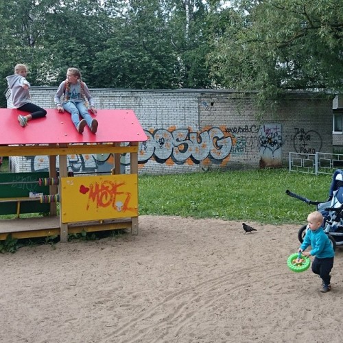 Dosug 1 / Досуг 1  #freetime #holidays #vacation #street #streetphotography #kids #family #school #playground