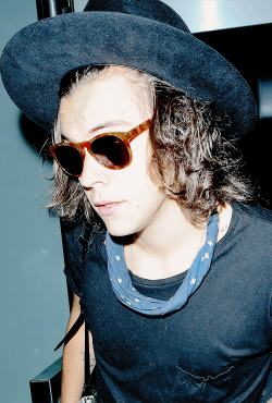 eroticaremix1:  Harry arriving at LAX ~ 5/9