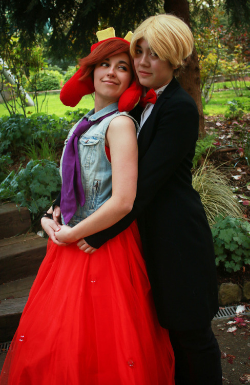 peculiartrash: We had so much fun in our Sock and Jon Prom outfits! We missed the Sakura-Con ball be