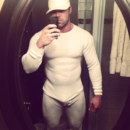 needsize:  Met this guy awhile back. Sex fuck with some hot puffy nips.  And those legs in that spandex is amazing.