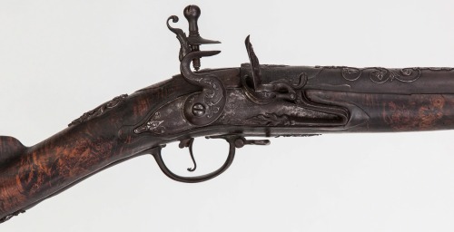 Flintlock fowling musket crafted by John Cookson, early 18th century.