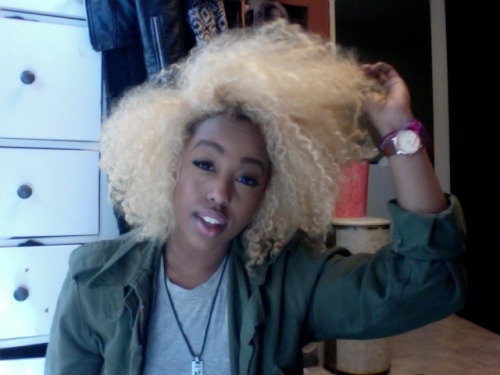 eatmeallnight:undiagnosedadhd:leftover selfiesI want to dye my hair this colorIm here for black girl