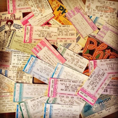 respinit:  …what was your first concert? Mine? Kiss 1977…also, was the first time I smelled pot. #kiss #concerts #gratefuldead #pearljam #bobdylan #phish #jerrygarcia #cure #paulsimon #sonicyouth #memories #rockandroll #music 