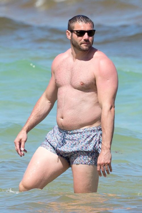 This is so fuckin cute. I’d love to see Ben Cohen chunk out even more.