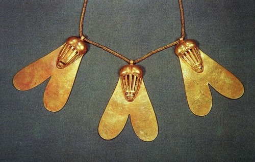 grandegyptianmuseum: Golden flies of Queen Ahhotep IIah (“peace of the moon”), the mothe