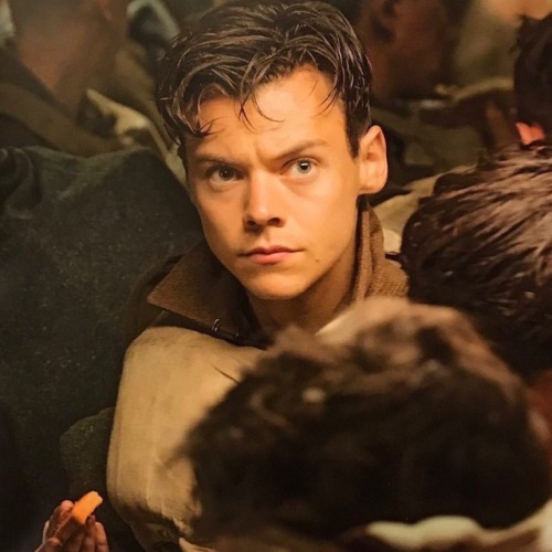 harrystylesdaily:Harry in ‘The Making of Dunkirk’