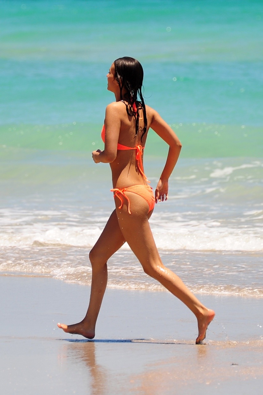 stuffnthings666:  Victoria Justice Bikini