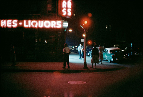 archiviocionigiovanni:Gordon Parks : The Atmosphere of Crime, 1957https://loeildelaphotographie.com/