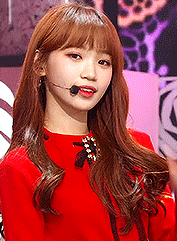 akb48love:  (181102) iz*one ❁ la vie en rose (intro.)