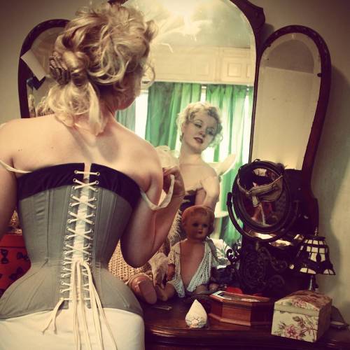 macramazing: tinaimel: @moruadesigns #edwardian #handmade #bespoke #scurve #corset #waspwaist #victo