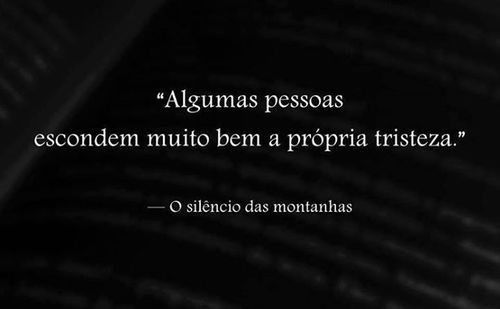 FRASES TUMBLR 🦄❤ on X: Sorria mesmo triste, ninguém precisa saber das  suas dores, vc pode ser forte sozinho! #tumblr #frases   / X