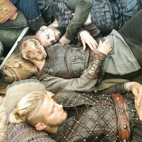 thelothbroks:@gaiaweiss Everyone could do with a power nap sometimes. Even #Vikings @alexanderludwig