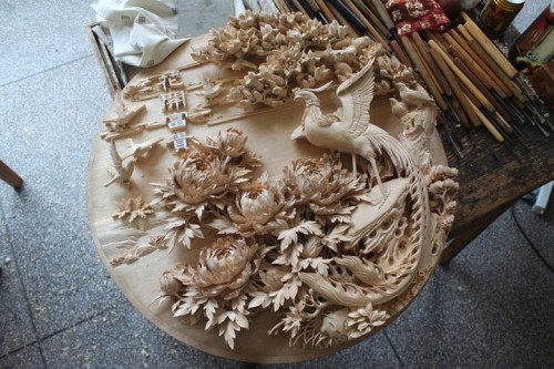 orientallyyours:  The folk handicraft, Dongyang woodcarving 東陽木雕, is considered one of the major schools of woodcarving in China and was first developed during the Tang dynasty. Named after its place of origin, Dongyang in Zhejiang Province,