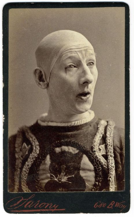 blondebrainpower:  George L. Fox plays the title role in the Broadway show Humpty Dumpty, which ran from 1868 until 1869 for 463 performances and popularized the character in the United States.