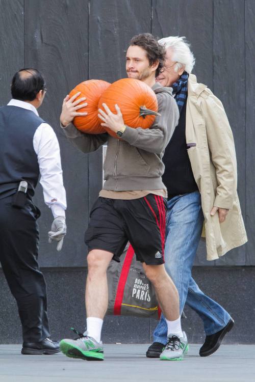 spookytwinkdancy: theatropath: Pumpkin!Hugh, high quality and untagged (18 photos) - Part 2 of 2 Hi-