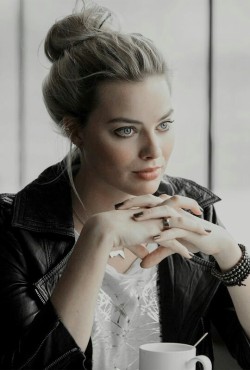 panashaa:  Margot Robbie