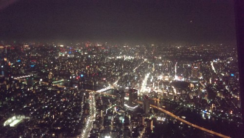 A few pics from Tokyo Skytree! The third one even shows the beautiful crescent moon we had today. Sa