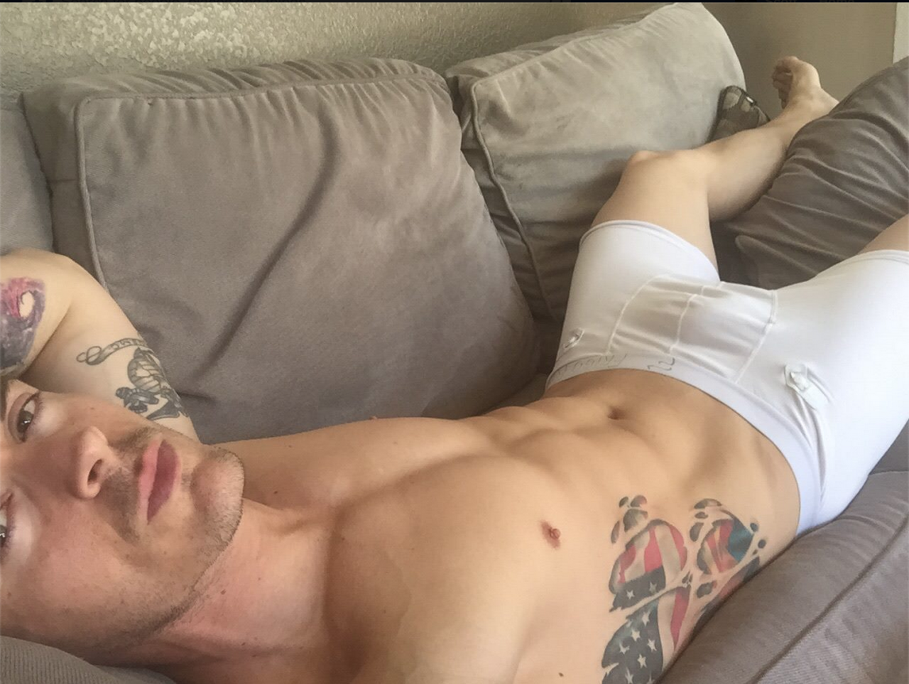 mystraightfriend:  Mystraightfriend.tumblr.com