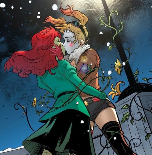 supergay4justice: The Gayniverse of DC Bombshells