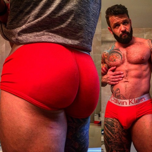 pizzaotter:  thehicksvillehomo:  tankjoey:  I have to catch up on the #nopantsfriday posts. It’s been a busy day! Lol #tankmode #inkedmuscle #tankjoey #thickmuscle #tattoo #cheeky  pizzaotter- This guy looks like hes right up your alley??  Yeah he’s