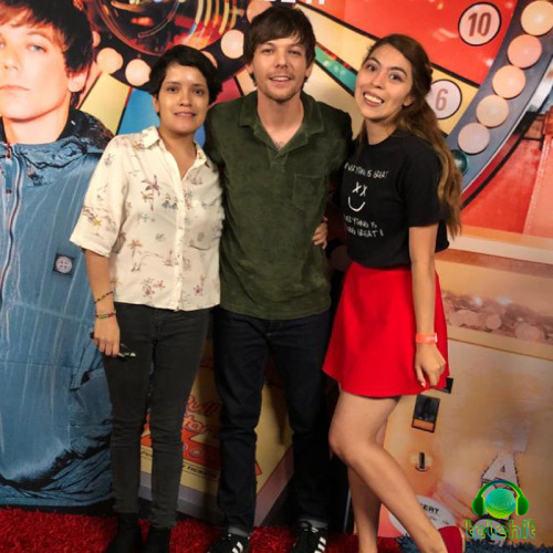 Louis with fans in Mexico - 11/11