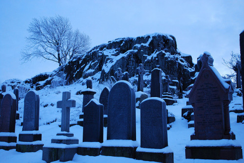 ohthereyouare:Old Town Cemetery, Stirling by jaipsiepie