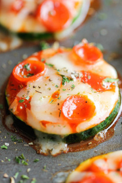 do-not-touch-my-food:  Zucchini Pizza Bites