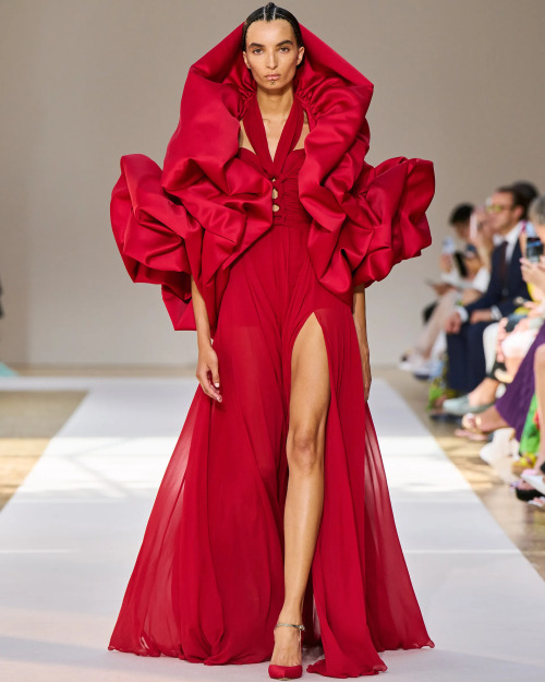 ruched:Elie Saab Fall 2022/23 Couture