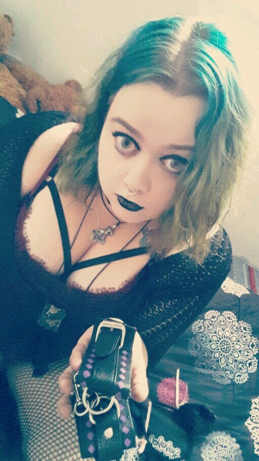 suicideangelkitten:  Pouty kitty wants to play!