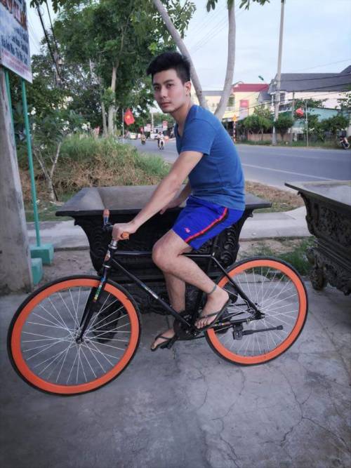 khongten00:  vietnamesegay:  Fb : Nguyễn lưu nhật quang Nguồn : saigonboys và fb của ảnh.  L&