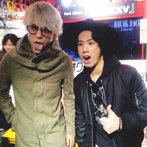 salapaofiles:   ワ ン オ ク TORU and TAKA at 渋 谷 タ ワ レコ！ 