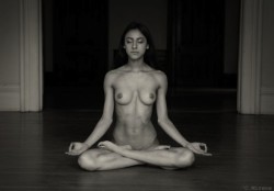 naked-yoga-practice:  Such elegance in her