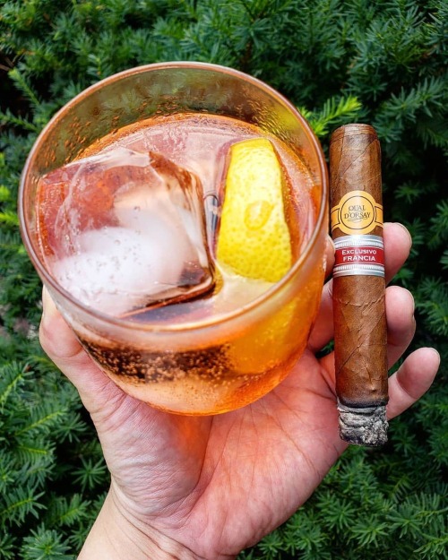  #FridayVibes : @misturjuk Like , Repost , Tag & Follow Us :#Cigar #Cigars #Botl #Sotl #Brothe