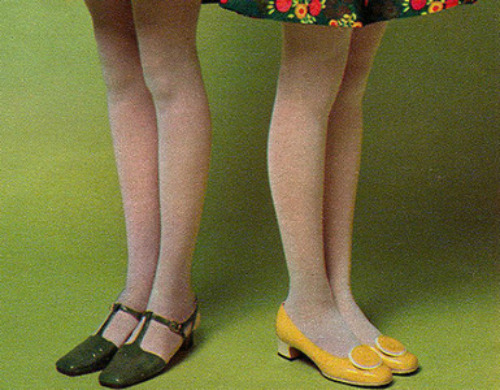 ladiesofthe60s:      Terry Reno & Colleen Corby for Seventeen magazine, May 1968.   