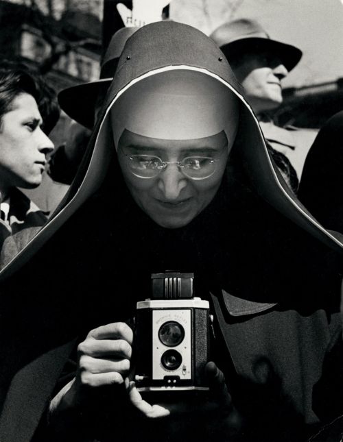 letaobloquista: Erika Stone, Nun at Parade, NYC, 1940s