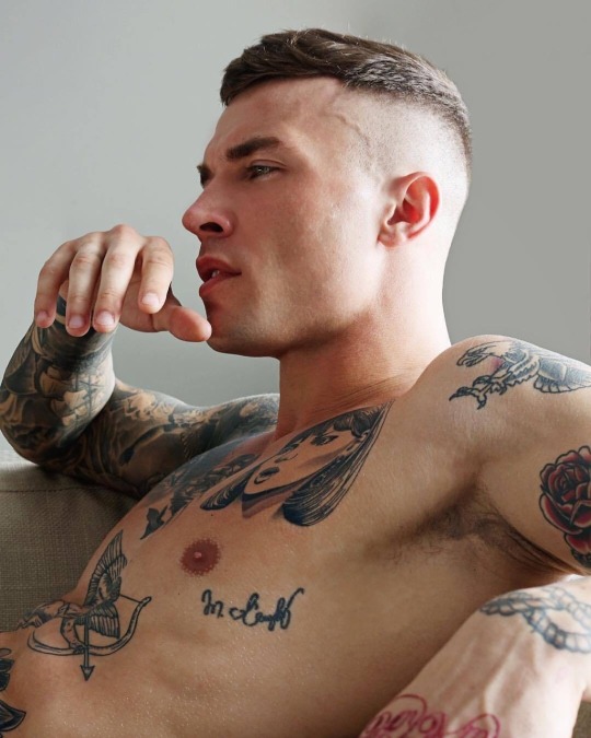 marktwickers:  hardtop4018:   Marktwickers would do what ever he wanted  What a hot fucker!