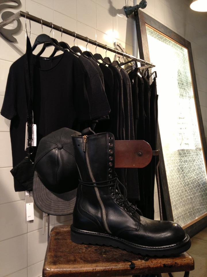 dejne:  SO its true. Their is actually a Rick Owens drk shdw leather snapback  photo