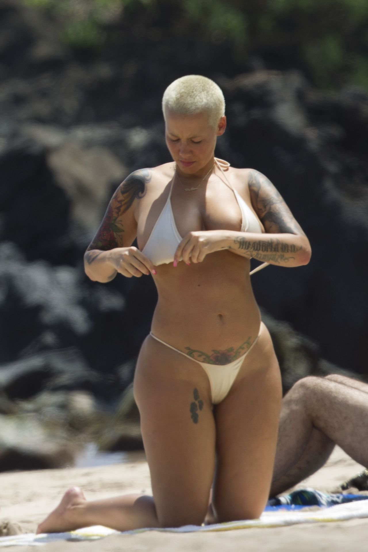 max-thicke6969:thefinestbeauties:Amber Rose  MaxXxwell Thicke’s Playhouse!  