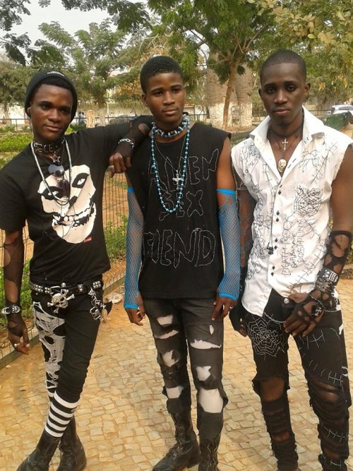 leftistbimbo: corpsemo:  <3   tl;dr on the article: these guys are part of the Angolan goth scene 