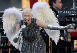 http://www.independent.co.uk/arts-entertainment/music/news/annie-lennox-calls-for-music-video-ratings-system-to-protect-children-from-dark-and-pornographic-8866404.html